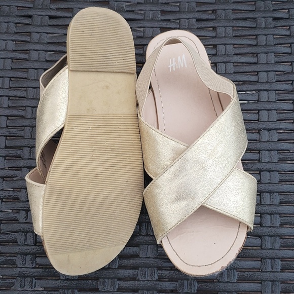 Summer golden sandals - Picture 2 of 4